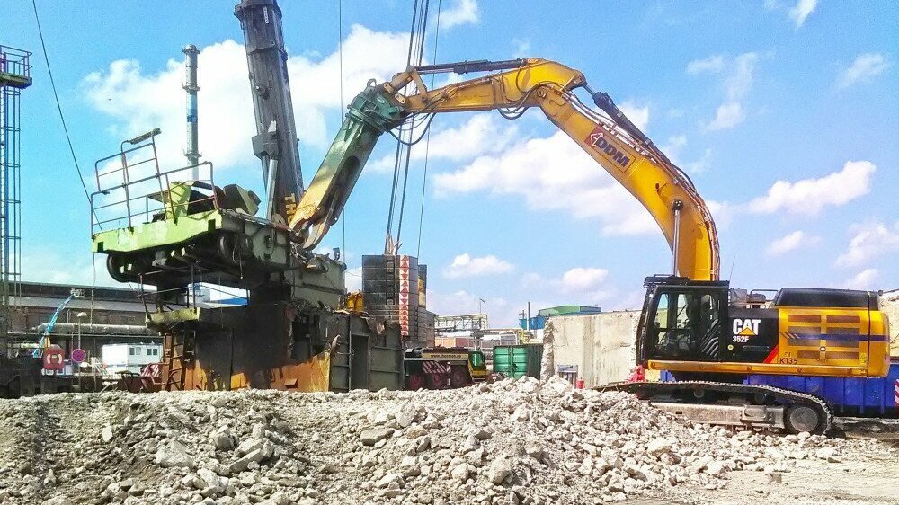 Slopen zware laadbrug 2.jpg